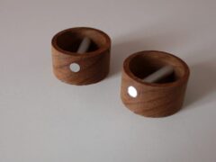 Leash-Plugs aus Mahagoni