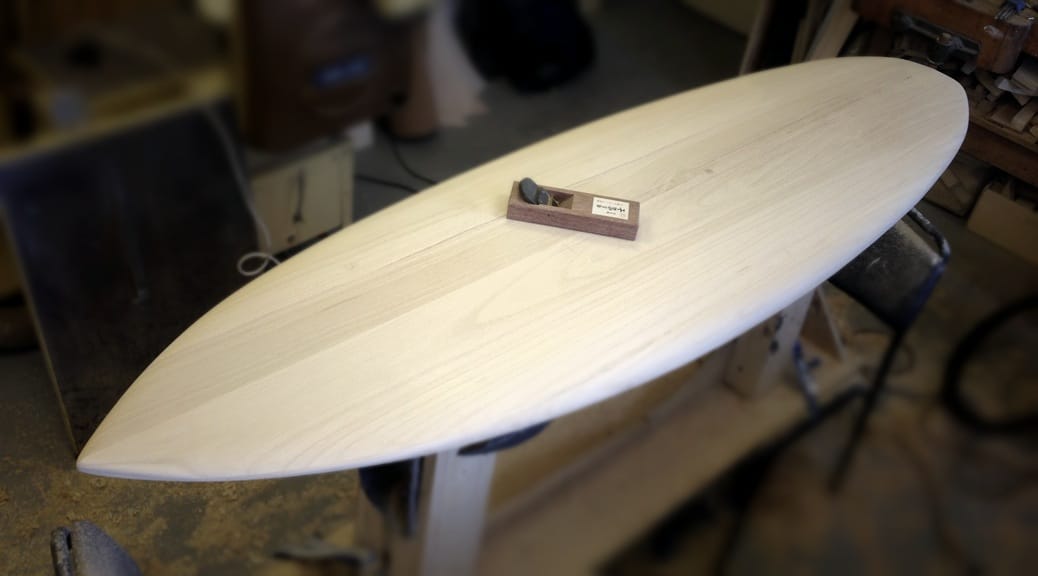 Surfboard-Blank aus Paulownia-Holz – ein neuer Bauansatz