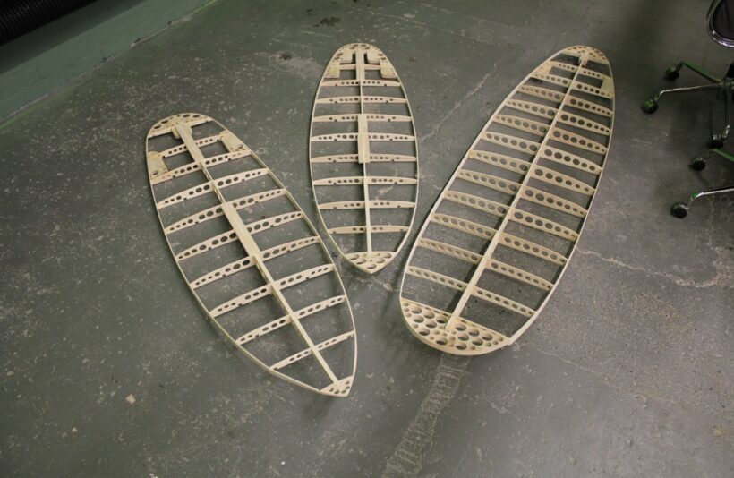 Sperrholz-Skelette der neuen Surfboards