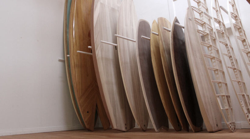 Surfbrettständer im Wohnzimmer