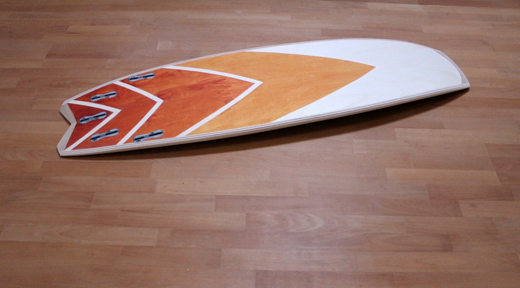 Surfboarddesign mit Holzlasuren