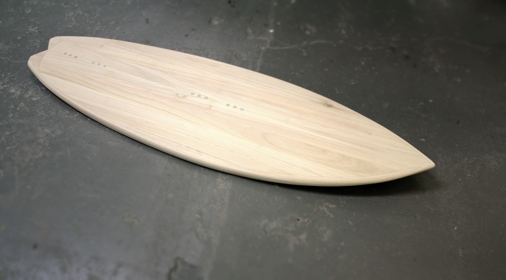 Hollow-Wood-Surfboard mit Paulownia-Außenhülle