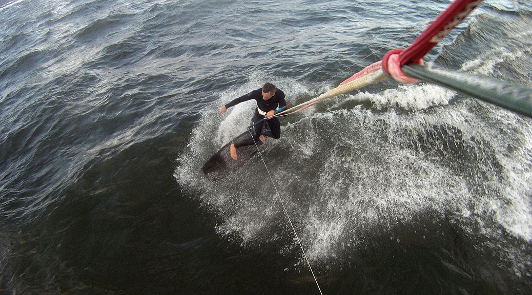 Wooden Surfboard auf Ostsee bei Kiel