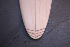 Tail-Block aus Paulownia mit Mahagonistreifen