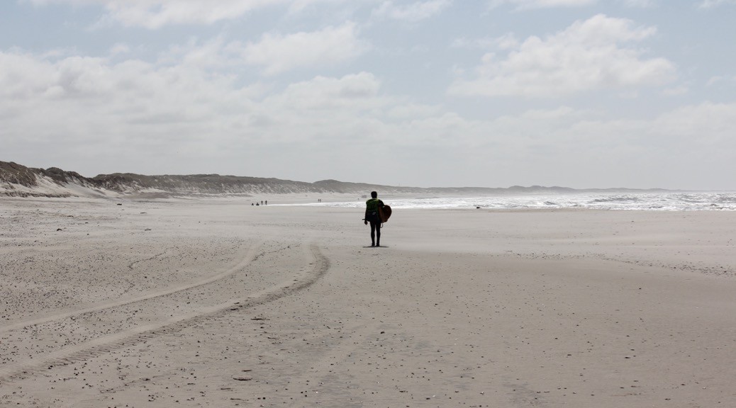 Einsamer Kitesurfer in Hvide Sande