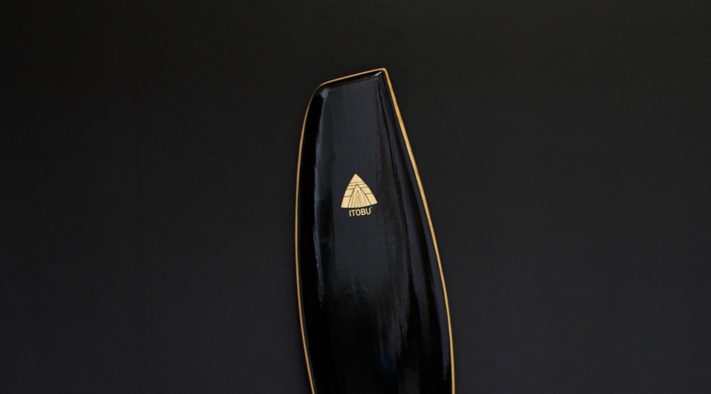 Parallelogramm Surfboard schwarz lackiert