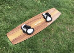 Fette Footpads auf Wooden Twintip